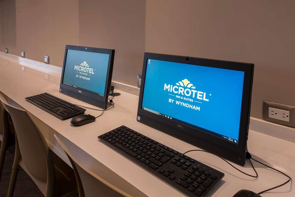 Microtel Inn & Suites By Wyndham Ирапуато Удобства фото